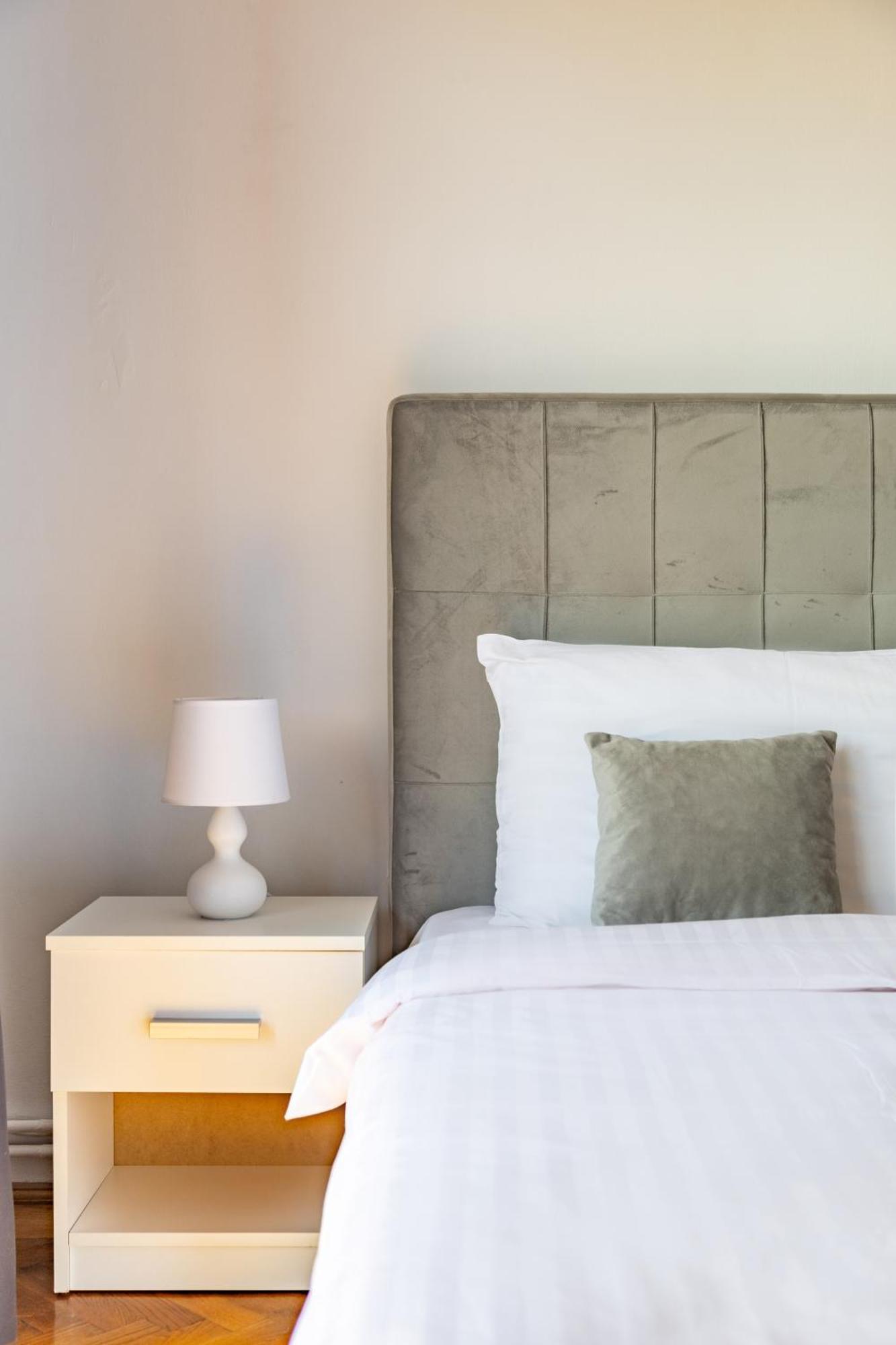 Downtown Victoria Apartments By Citybookings بوخارست الغرفة الصورة
